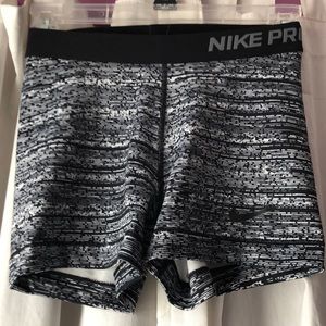 Women’s nike pros